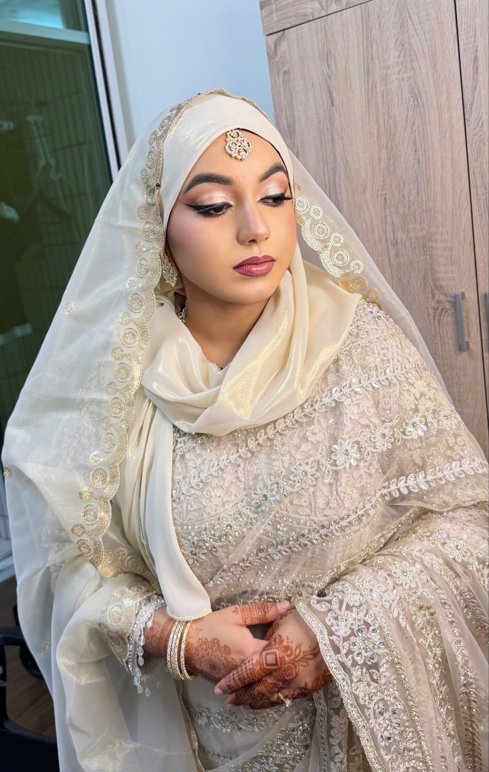 Mini glam natural look