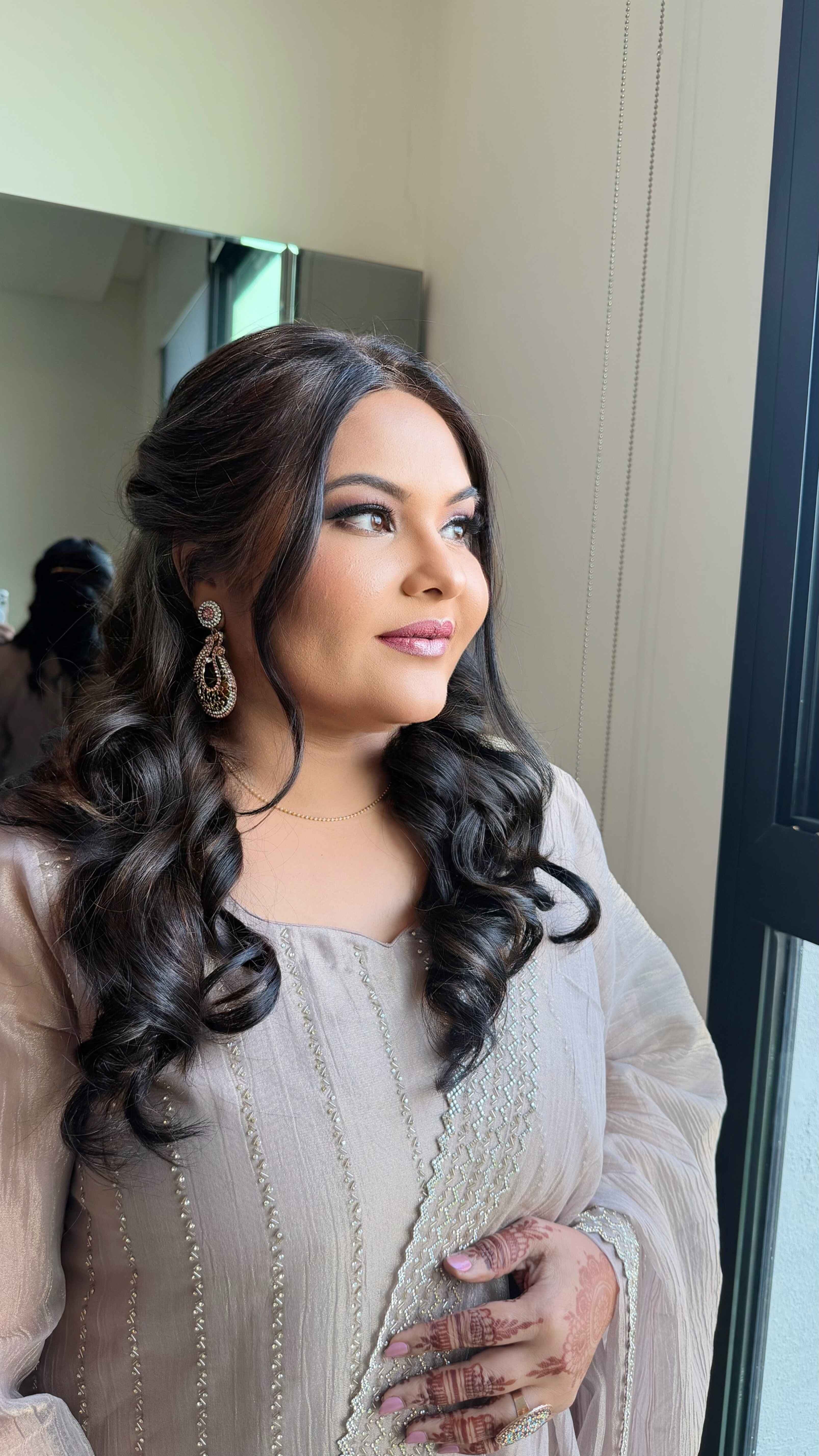 Half-up hairstyle with pearl hair vine